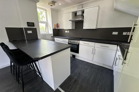3 bedroom apartment to rent, Richmond Road, Cardiff