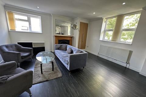 3 bedroom apartment to rent, Richmond Road, Cardiff