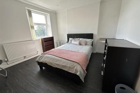 3 bedroom apartment to rent, Richmond Road, Cardiff