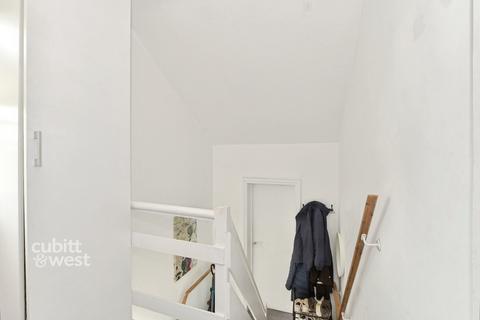 undefined, Westway Caterham CR3