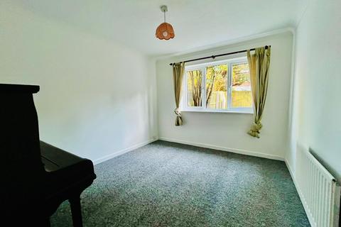 undefined, Sovereign Way, Moseley B13