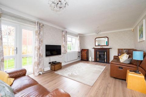 undefined, Balmoral Way, Sutton SM2