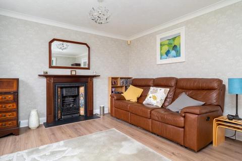 undefined, Balmoral Way, Sutton SM2