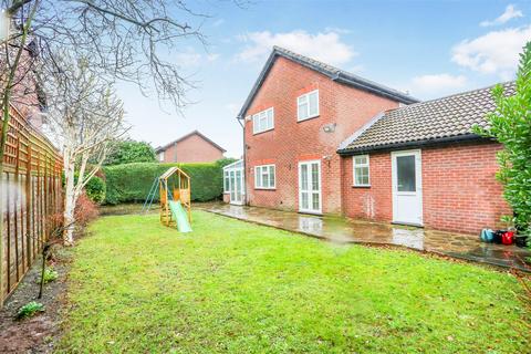 undefined, Balmoral Way, Sutton SM2