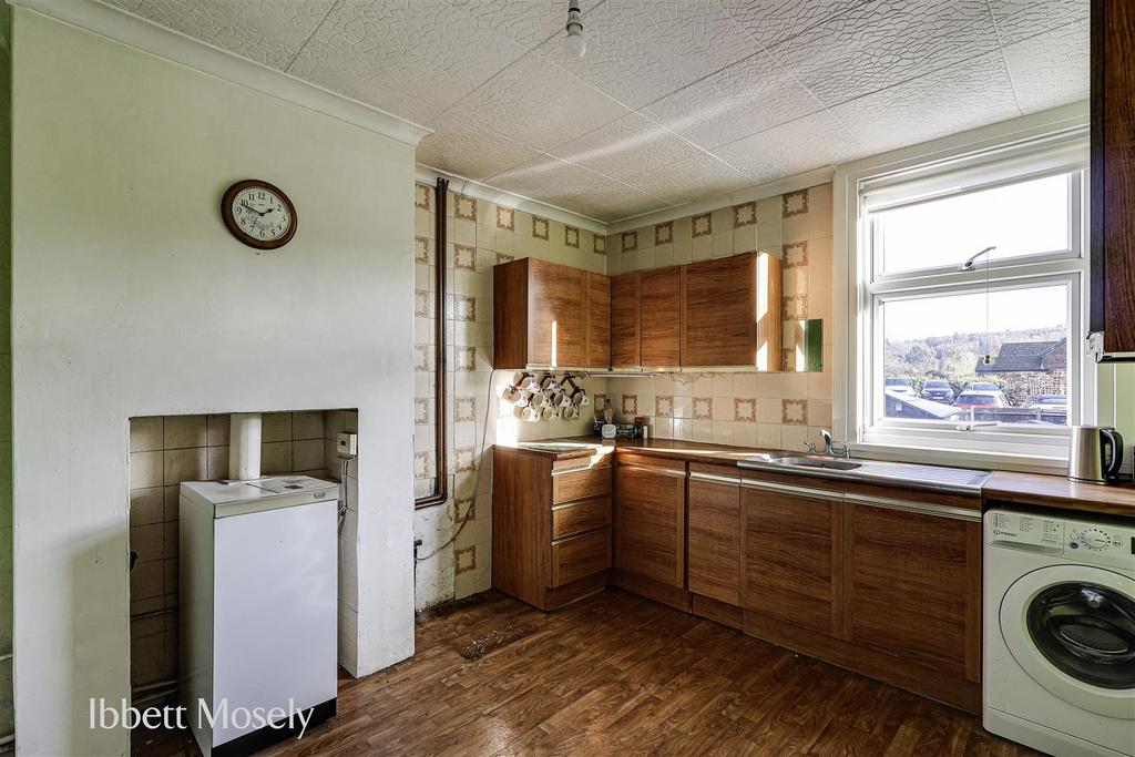 6 Kitchen.jpg