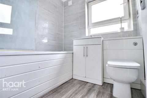 1 bedroom flat to rent, Market Street, London