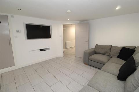 5 bedroom house to rent, Kingsland Terrace, Pontypridd CF37