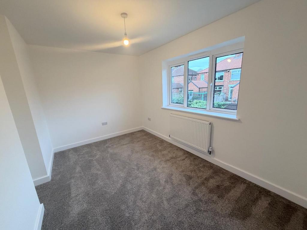 Bedroom 2 ( Rear)
