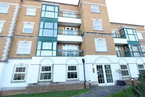 3 bedroom apartment for sale, Medina Gardens, Cowes PO31