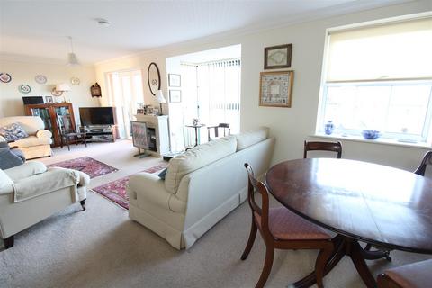 3 bedroom apartment for sale, Medina Gardens, Cowes PO31