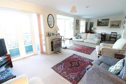 3 bedroom apartment for sale, Medina Gardens, Cowes PO31