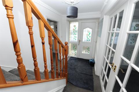 4 bedroom detached house for sale, Windhill Old Road, Thackley, Bradford