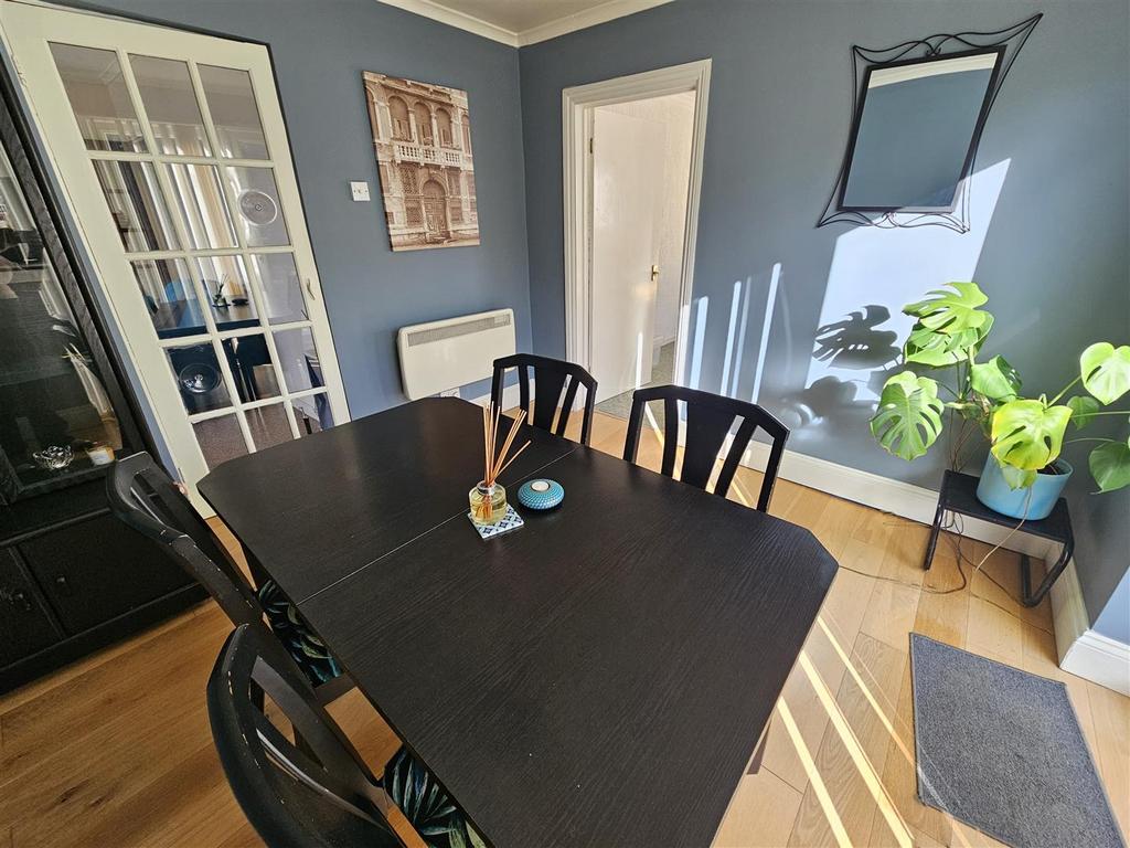 Dining Room (2).jpg