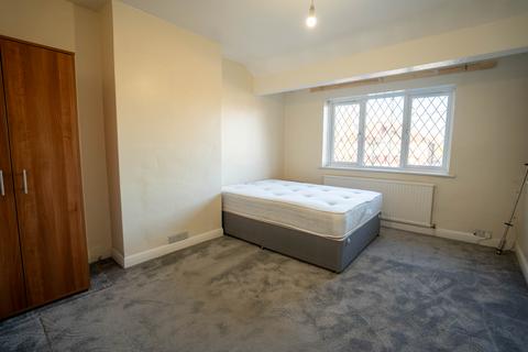 Studio to rent, Conway Crescent, Perivale UB6