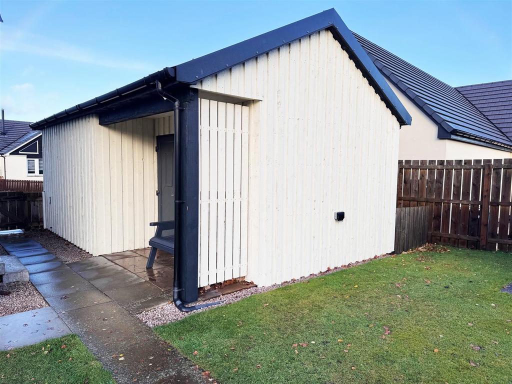 Garage rear 1.jpg