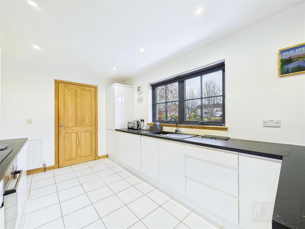 CAM04931 G0-PR0126-STILL016.jpg