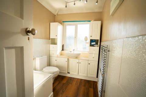 Studio to rent, Conway Crescent, Perivale UB6