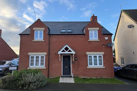 4 bedroom detached house to rent, Violet Close, Northampton NN4