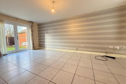 4 bedroom detached house to rent, Violet Close, Northampton NN4