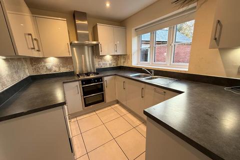 4 bedroom detached house to rent, Violet Close, Northampton NN4