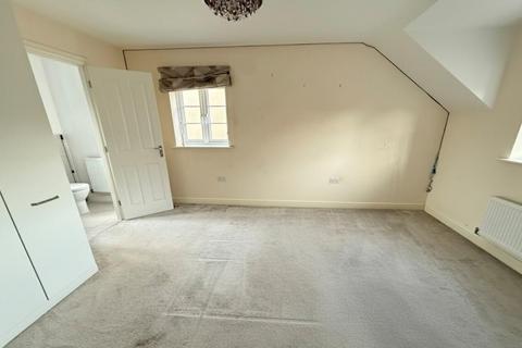 4 bedroom detached house to rent, Violet Close, Northampton NN4