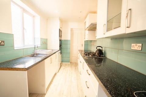 Studio to rent, Conway Crescent, Perivale UB6