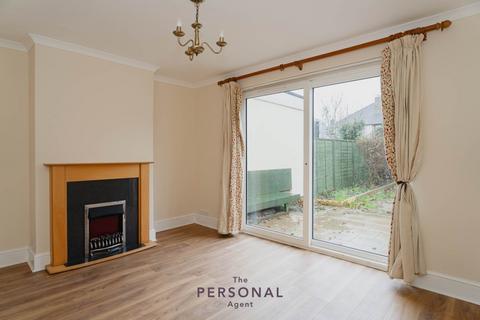 3 bedroom semi-detached house to rent, Horsley Close, Epsom