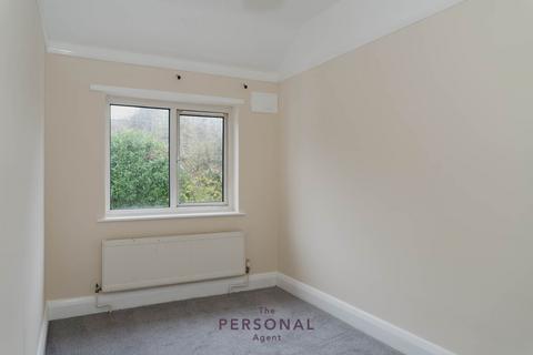 3 bedroom semi-detached house to rent, Horsley Close, Epsom