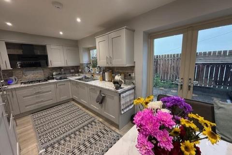 4 bedroom semi-detached house for sale, West Farm Drive, Chopwell, Chopwell, Tyne and Wear