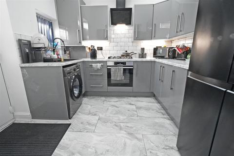3 bedroom semi-detached house for sale, Moor End Road, Halifax