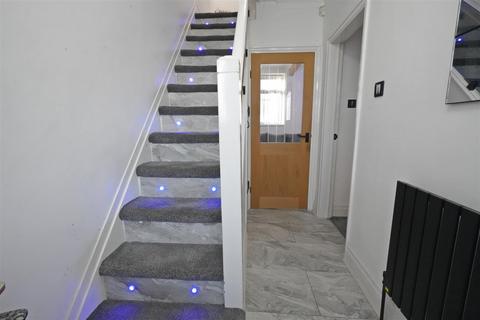3 bedroom semi-detached house for sale, Moor End Road, Halifax