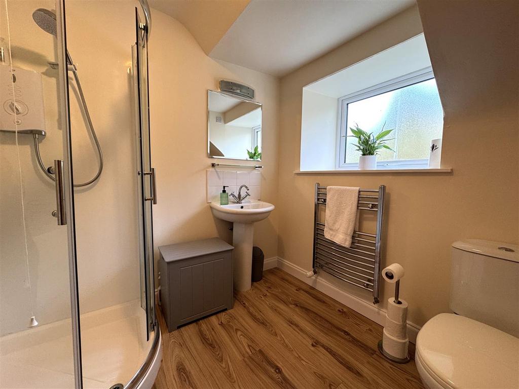 Bathroom 1.jpg