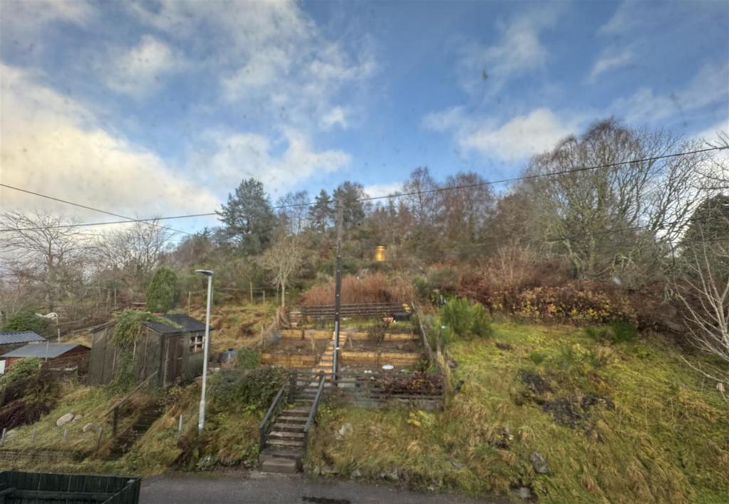 Garden view at rear .jpg