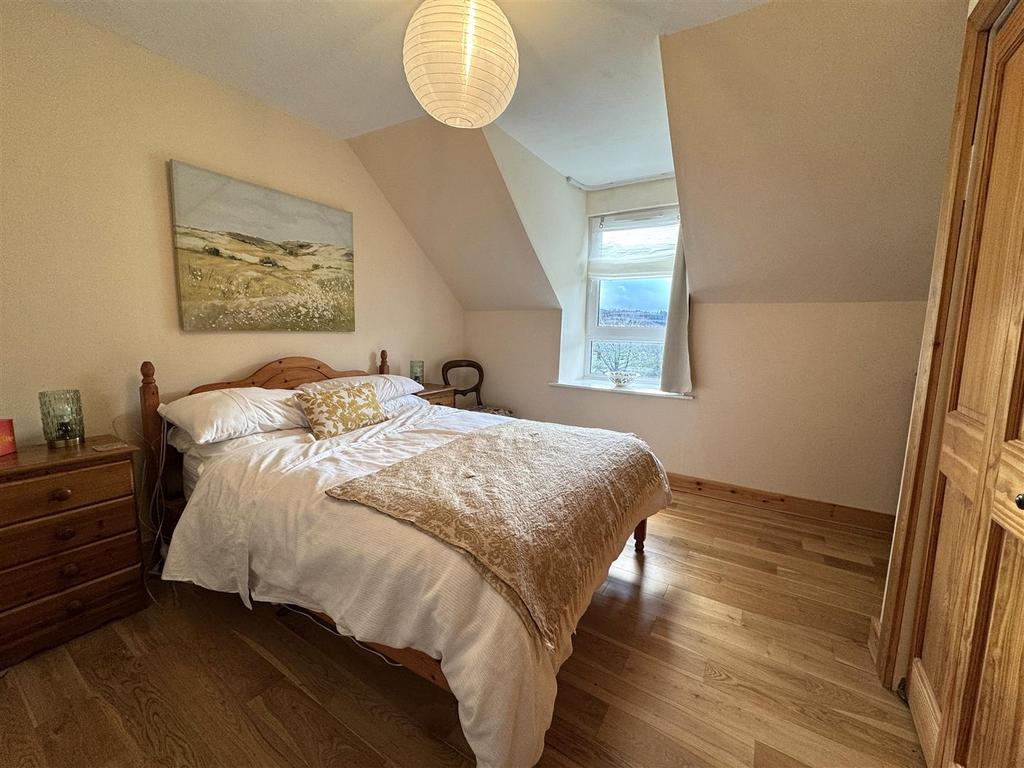 Bedroom 1.jpg