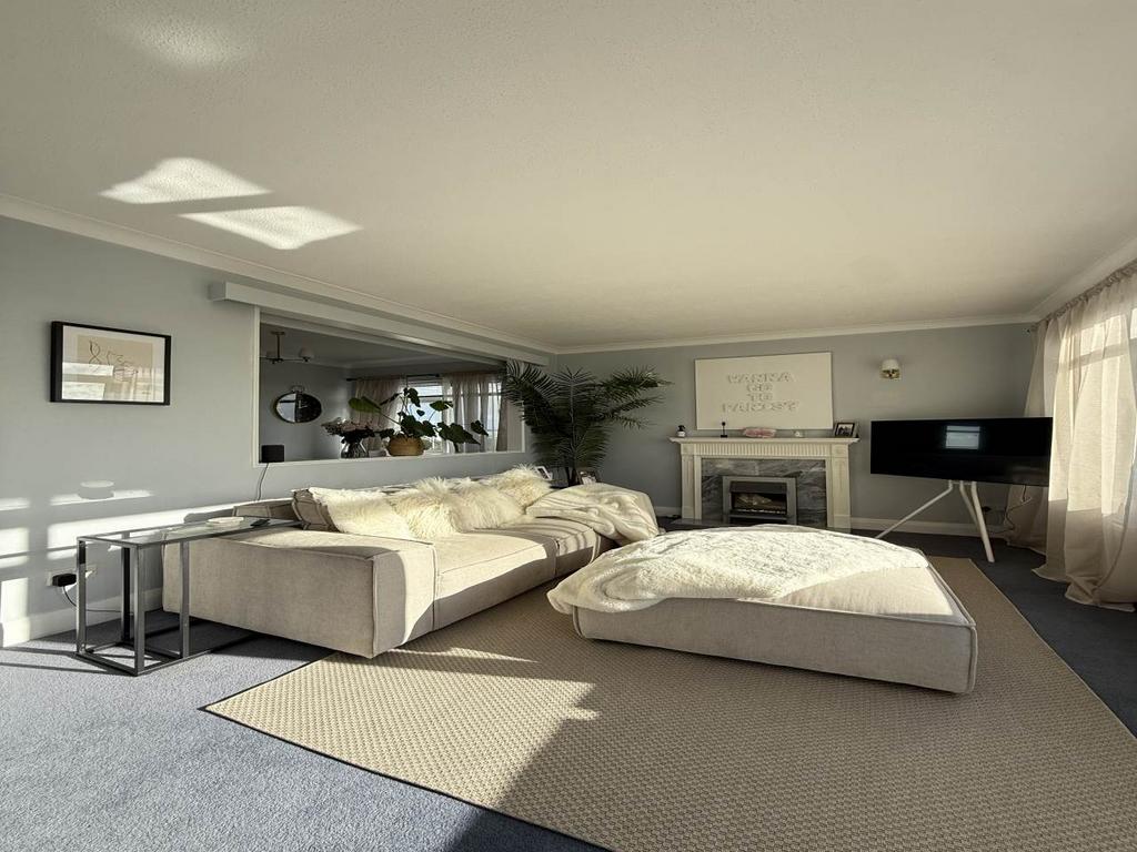 Lounge 1