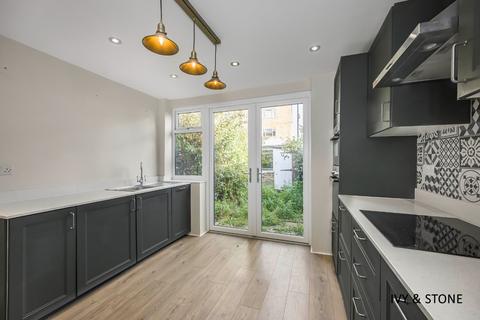 3 bedroom semi-detached house to rent, Chilcot Close, London, Greater London, E14 6AN