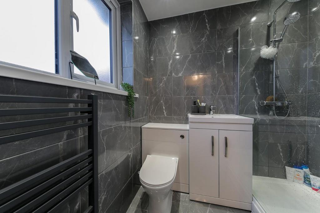 Family bathroom.jpg