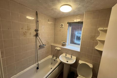 3 bedroom house to rent, Hednesford Road, Heath Hayes, Cannock