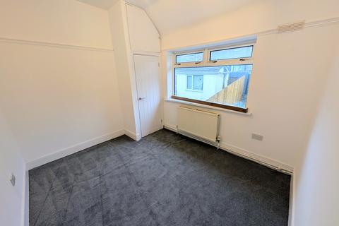 3 bedroom semi-detached house to rent, Westfield Way, Malpas, Newport