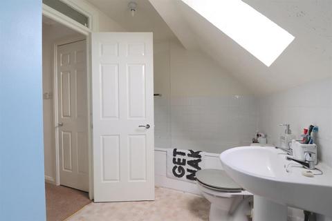 2 bedroom flat to rent, Goldsmith Avenue, Southsea PO4