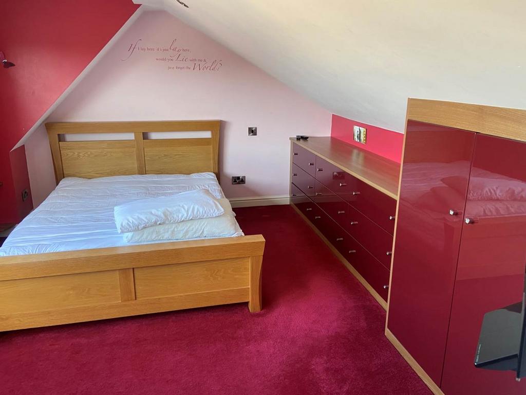 Bedroom 4 - Top Floo