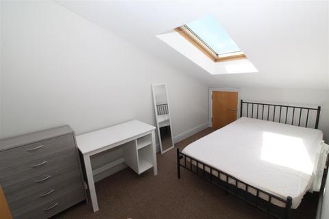 5 bedroom flat to rent, Darran Street, Cardiff CF24