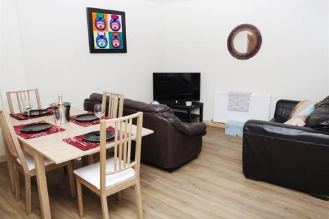 5 bedroom flat to rent, Cemetery Road, Sheffield S11