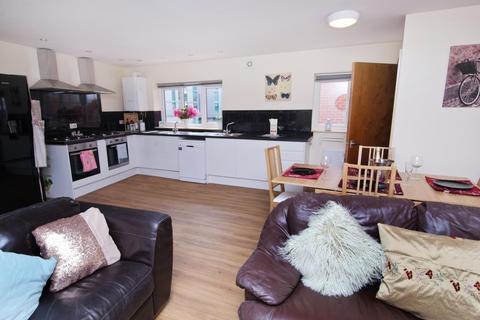 5 bedroom flat to rent, Cemetery Road, Sheffield S11