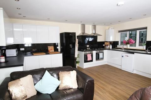 5 bedroom flat to rent, Cemetery Road, Sheffield S11