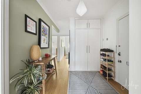2 bedroom apartment for sale, Long Oaks Court, Sketty, Swansea