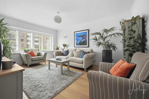 2 bedroom apartment for sale, Long Oaks Court, Sketty, Swansea