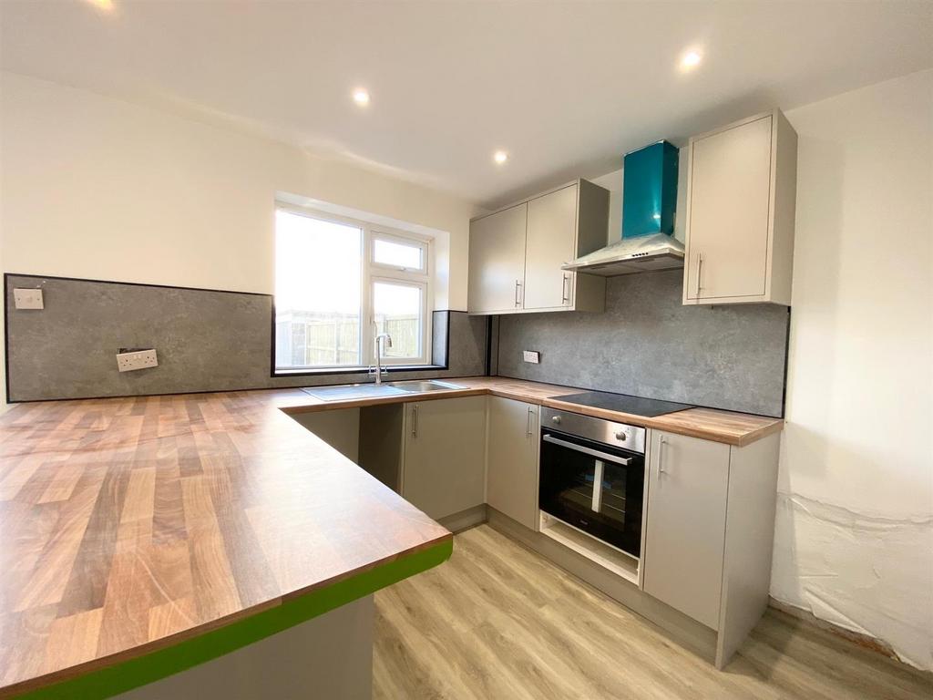 Kitchen 2.jpg