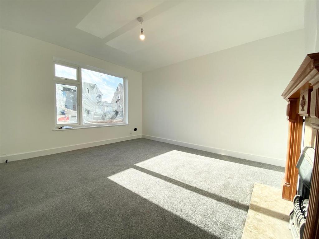 Lounge 2.jpg