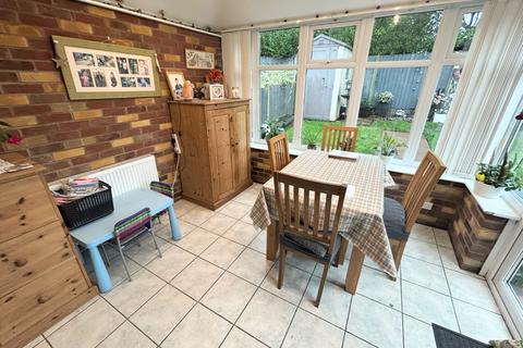 3 bedroom terraced house for sale, Moat Farm Drive, Warwickshire CV12